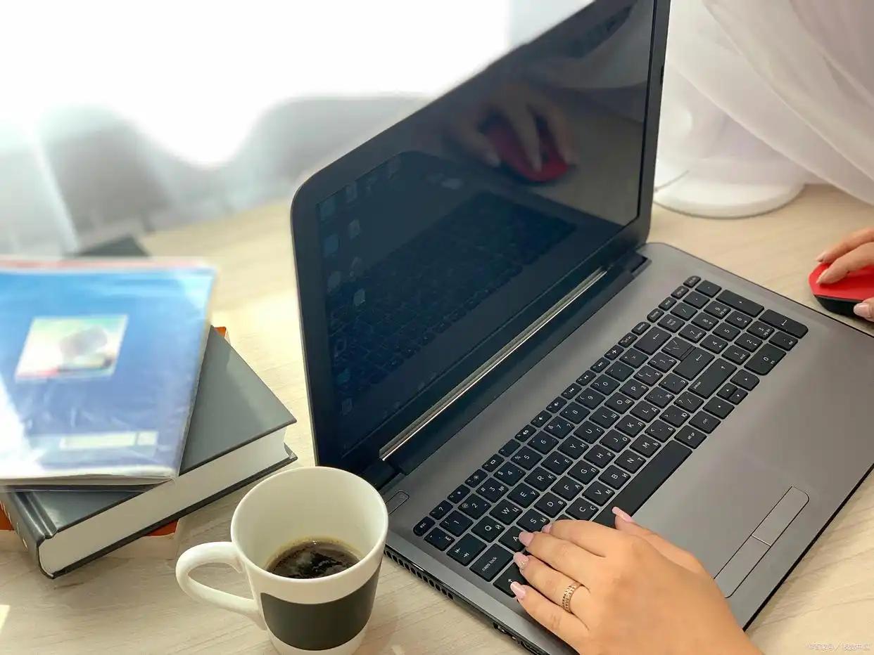 电脑定时开关机设置_控制面板自动关机教程_linux 开机自动开网页