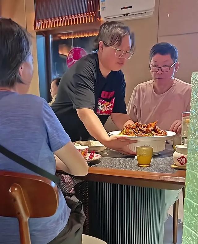 东北菜份量足_香港游客体验东北菜_香港美食100强视频播放